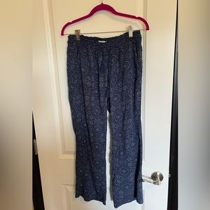 Darling! Flowy blue Roxy pants.